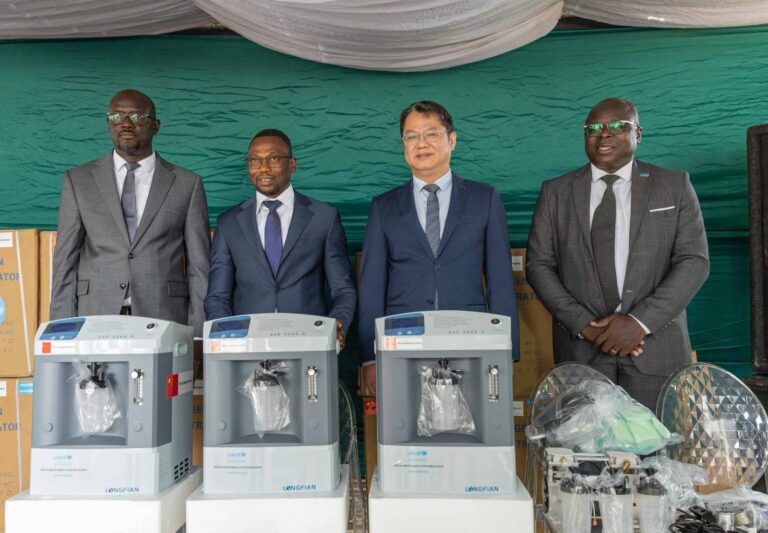 Amélioration des soins d&rsquo;urgence au bénin : une dotation massive en oxygène médical