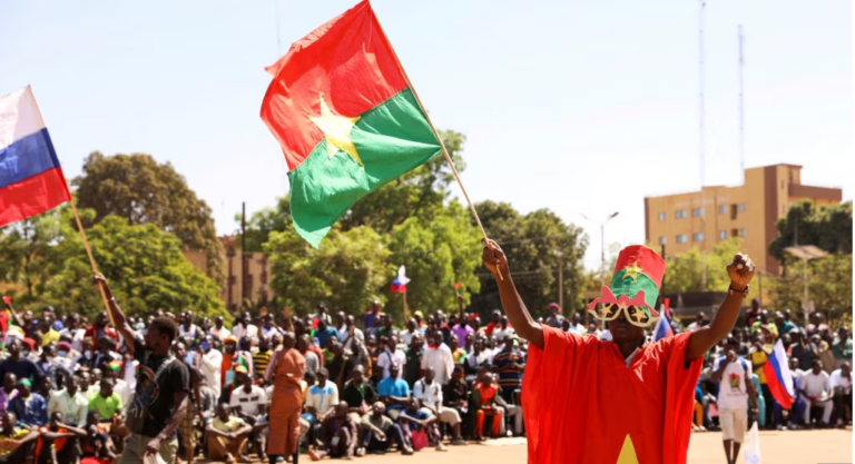 La sécurité au burkina faso : un an après le coup d&rsquo;état, entre défis et réorientations