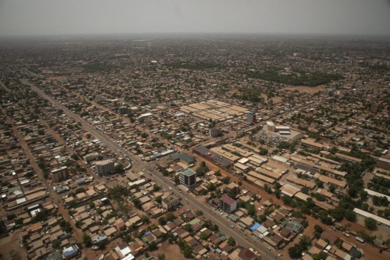 Burkina Faso : la dissolution massive d&rsquo;associations confirme le durcissement du régime