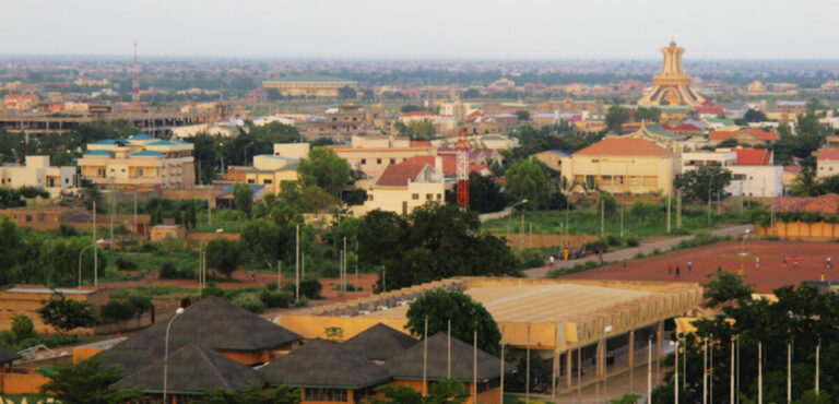 Burkina Faso : l’Ugeb frappée par une suspension et l’arrestation de son leader