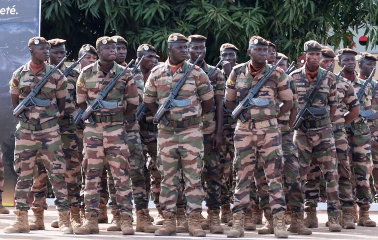 Drame dans le centre du Mali : un mariage collectif tourne au carnage après des frappes aériennes