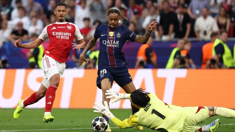 Bradley Barcola s&rsquo;amuse de ses occasions manquées après le triomphe du Paris Saint-Germain