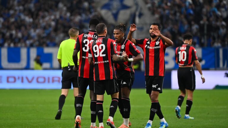 Duel de géants entre Saint-Étienne et Nice pour l&rsquo;accession en Ligue 1