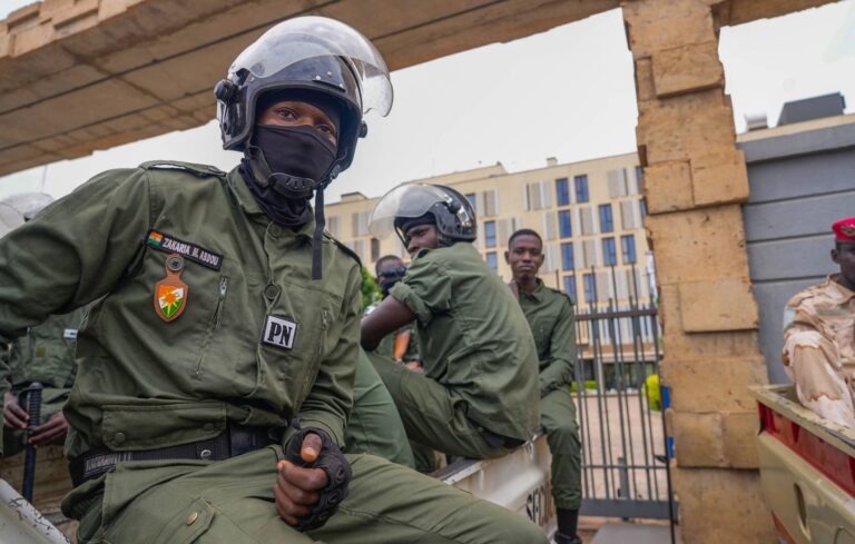 Aéroport de Niamey : une nuit de tirs intenses, le calme retrouvé et les enjeux de la souveraineté africaine
