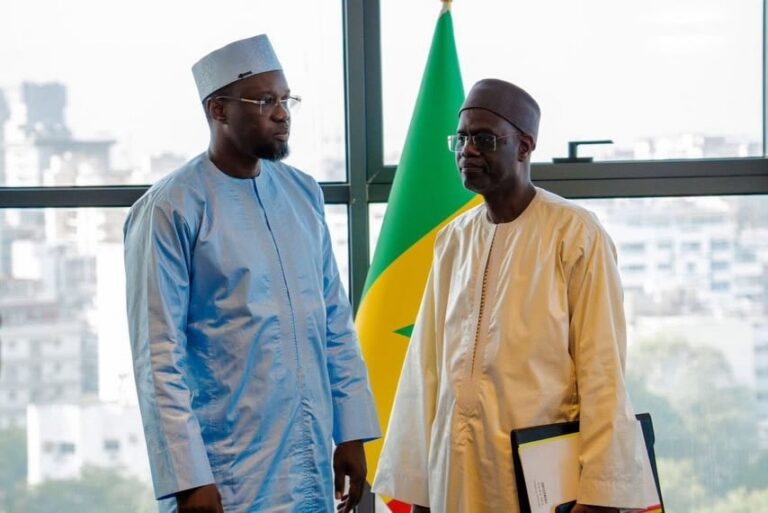 Passation de services à la Primature : Ahmadou Al Aminou Lo succède à Ousmane Sonko