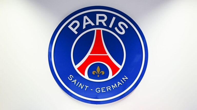Le PSG face à un revers majeur pour julian alvarez