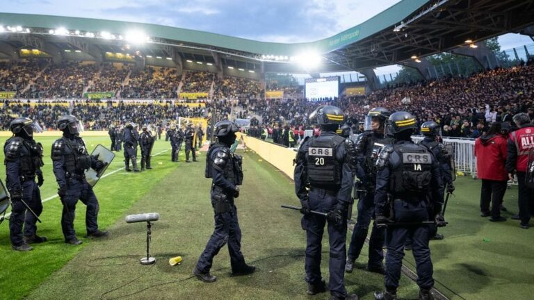 Incidents lors de Nantes-Toulouse : la ministre des Sports fustige des dérives intolérables