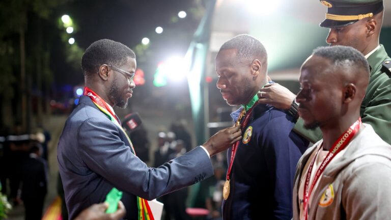 Les primes de Bassirou Diomaye Faye : un enjeu de discorde dans le football sénégalais