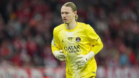 Gardien de football en action lors d'un match