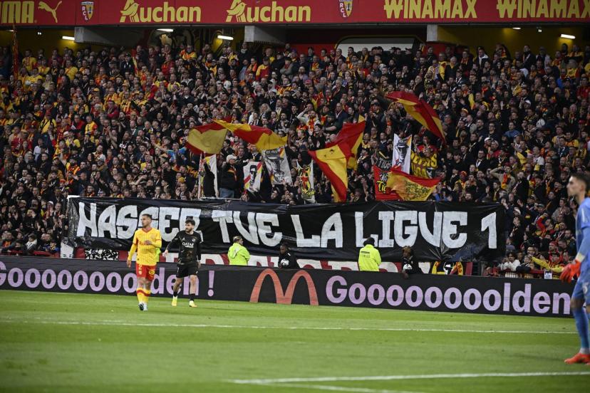 Banderole déployée par les supporters de Lens lors du match contre le PSG