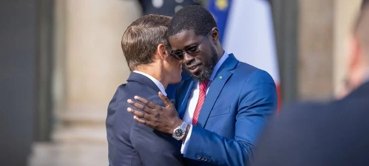 Difficultés financières du Sénégal : ce que Emmanuel Macron aurait dit à Bassirou Diomaye Faye 1 Rendez-vous du Kenya : Bassirou Diomaye Faye, Emmanuel Macron et les autres… regards sur la nouvelle stratégie