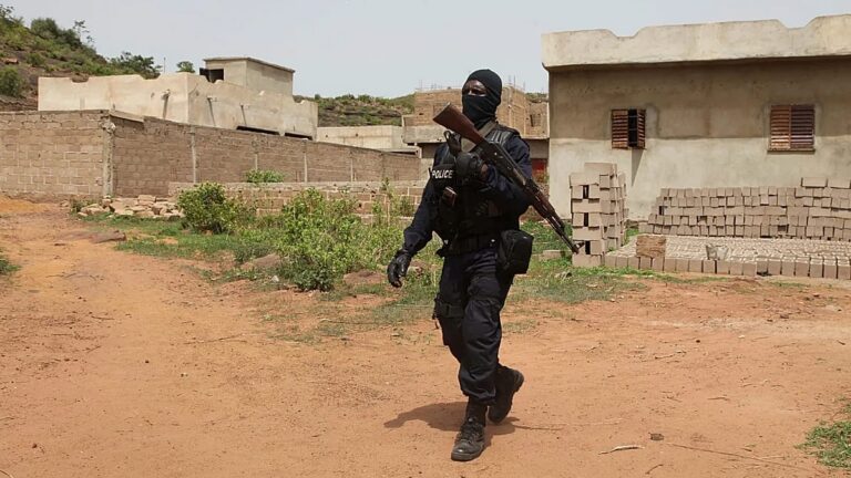 Lourde peine de prison pour un diplomate français au Mali