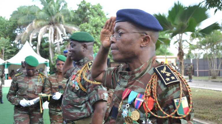 Général Bertin Bada : 43 ans de service, l&rsquo;hommage à un soldat d&rsquo;exception