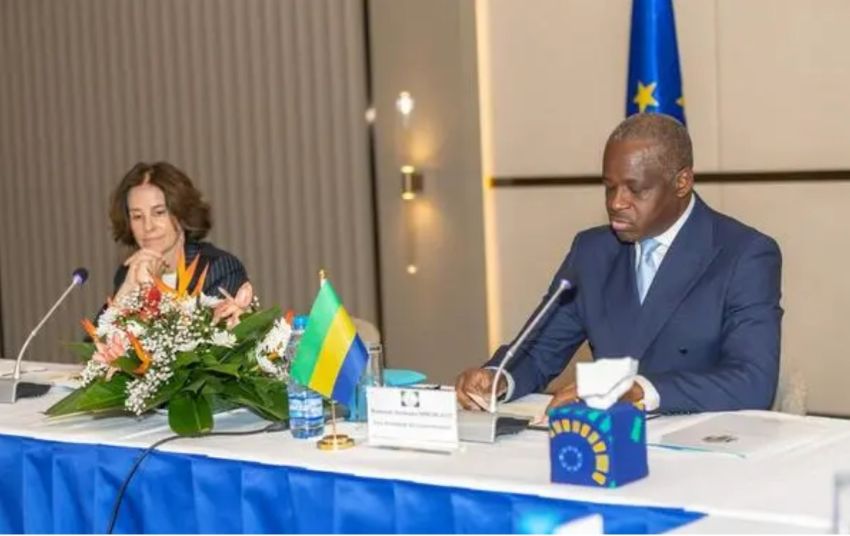 Le vice-président du gouvernement gabonais et l’ambassadrice de l’Union européenne lors d’un dialogue stratégique
