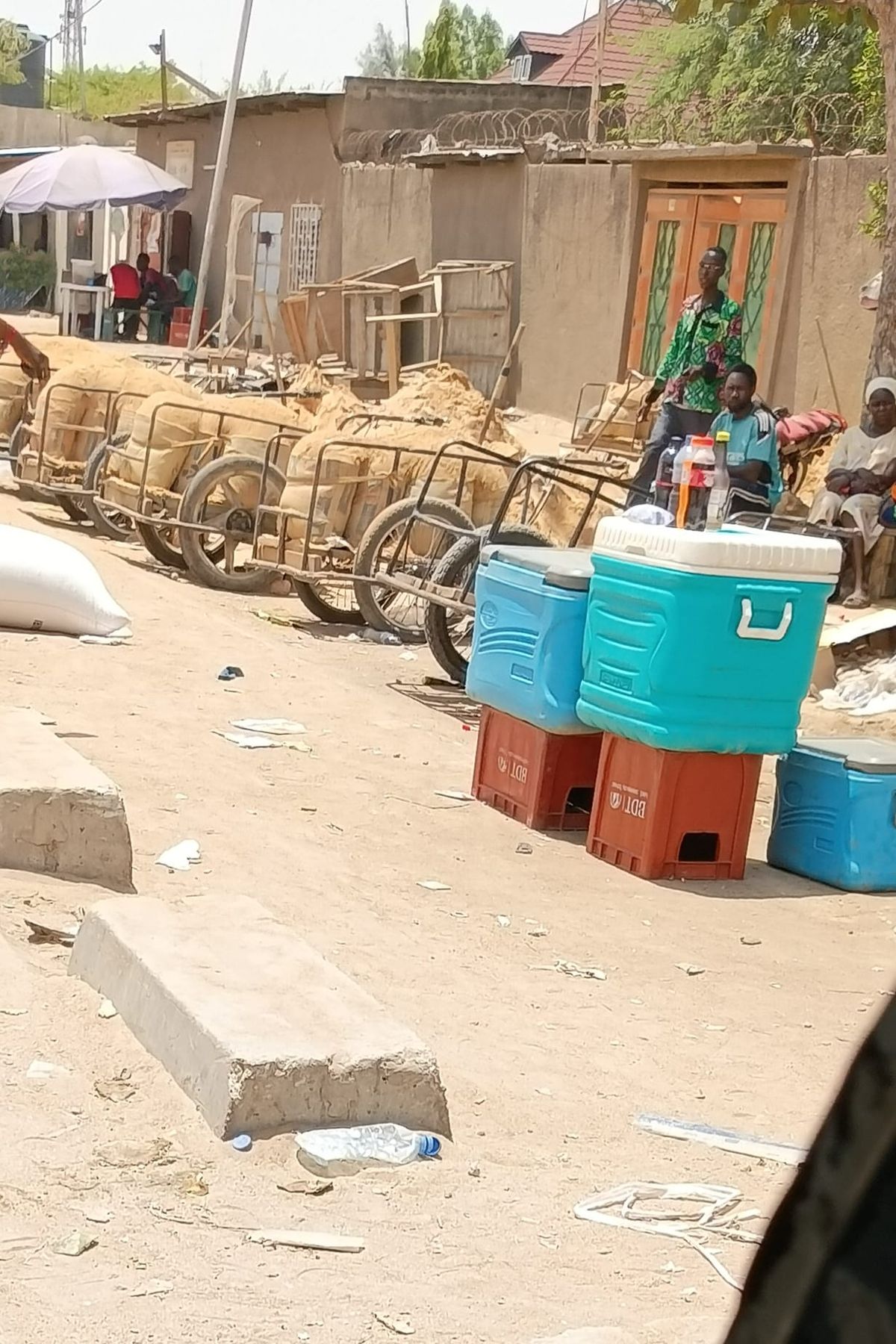 N'Djamena : La jeunesse face à la précarité, entre sueur et sable