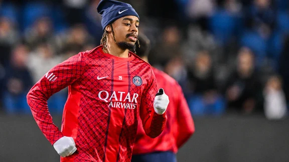 Bradley Barcola, joueur du PSG, en action sur le terrain