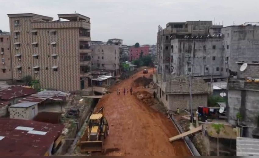 Travaux d'aménagement urbain à la Baie des Cochons à Libreville