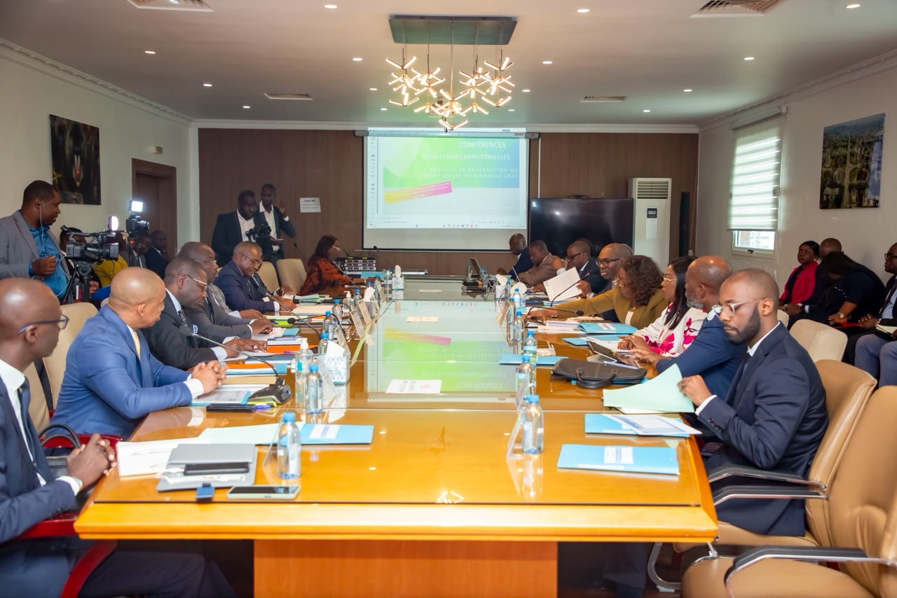 Conférences budgétaires au Gabon préparant le budget 2027