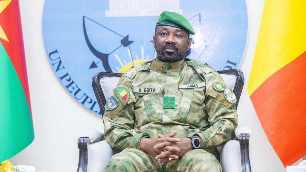 Le président de transition au Mali, le général Assimi Goïta, lors d'un sommet à Bamako en décembre 2025
