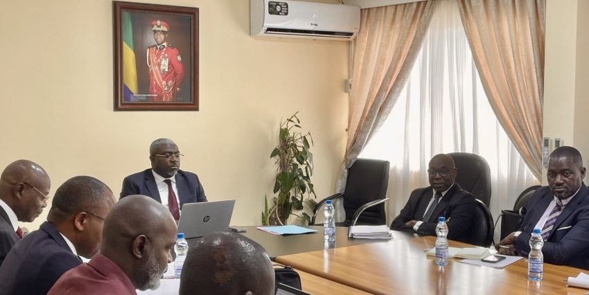 Réunion au secrétariat général du gouvernement gabonais