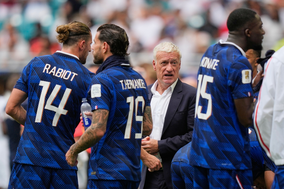 Didier Deschamps sur le banc de touche