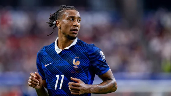 Michael Olise, milieu offensif français, en action avec le Bayern Munich