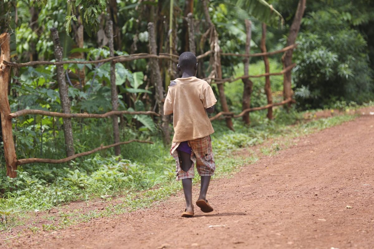 Portrait d'un enfant et d'une femme symbolisant la lutte contre la traite au Tchad