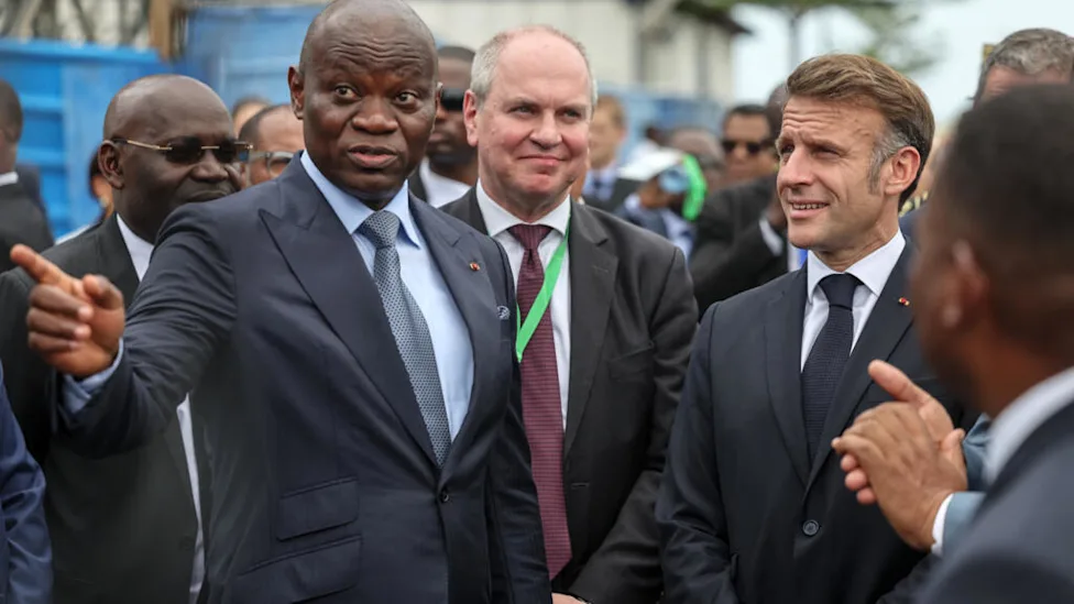 Le président gabonais Oligui Nguema lors d'un entretien officiel avec son homologue français