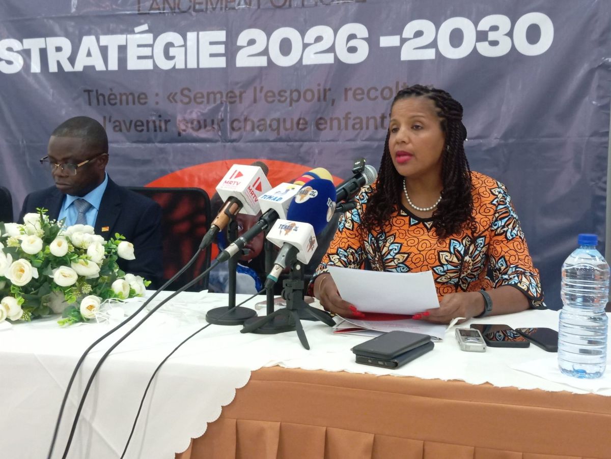 Enfant souriant regardant l'objectif au Tchad