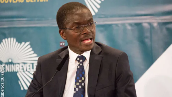 Portrait de Lazare Maurice Sehouéto lors d’un débat politique