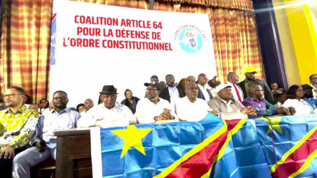 Les leaders de l'opposition de la C64 réunis sur scène à Kinshasa, en RDC