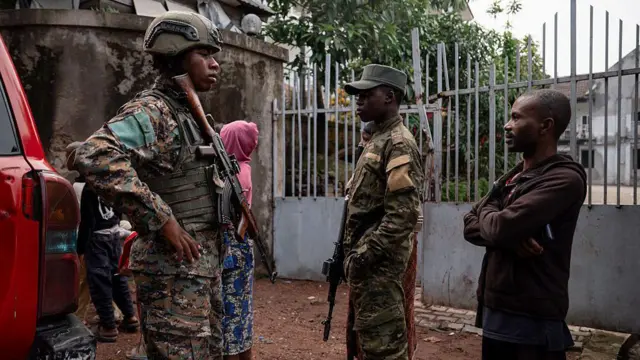 Militaires et civils dans une zone de tension à l'est de la RDC