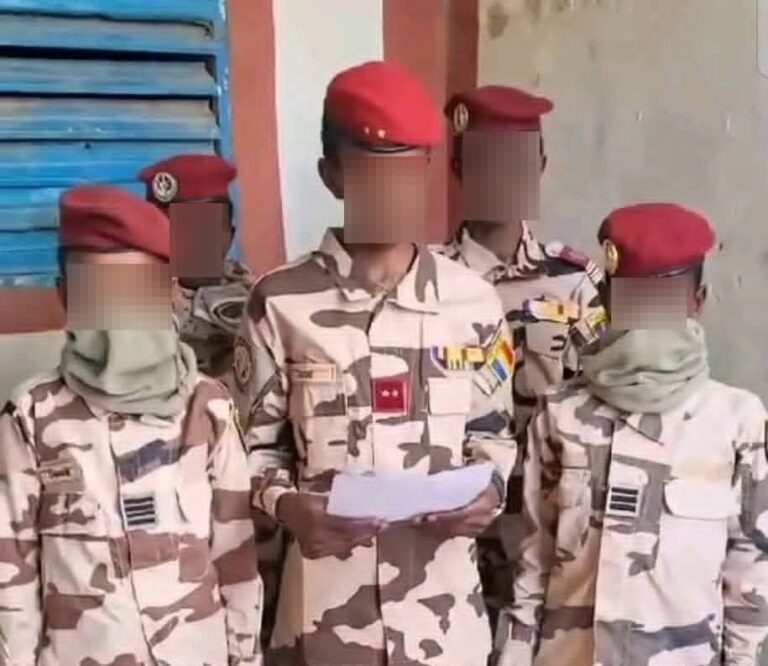 Tchad : des mineurs en uniforme militaire, une enquête judiciaire peut-elle les protéger ?