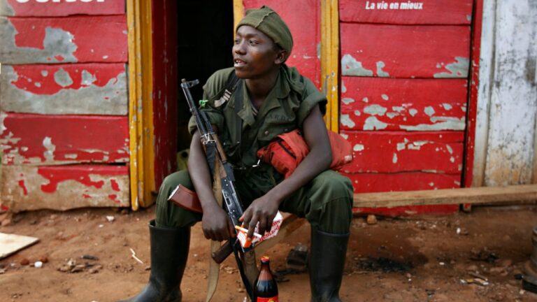 Rdc : comment le trafic de bière illégale finance-t-il les groupes armés dans l&rsquo;est du pays ?