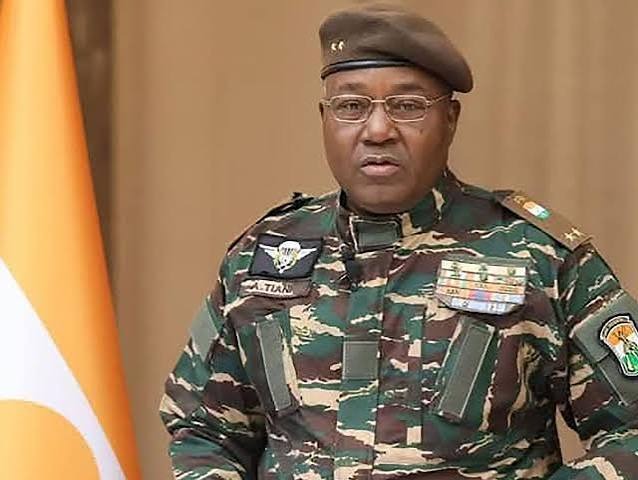 Niger : la junte militaire en porte-à-faux après son renoncement à la hausse des prix du carburant