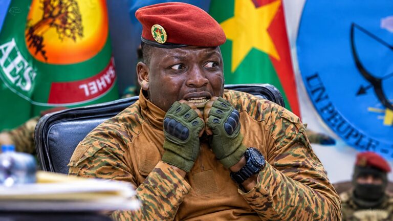 Traoré face à ses propres démons : l&rsquo;absence à Moscou révèle les fractures du pouvoir burkinabè