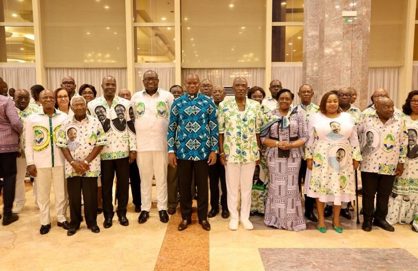 Réunion au Palais Rénovation entre la délégation du PDG et le président gabonais